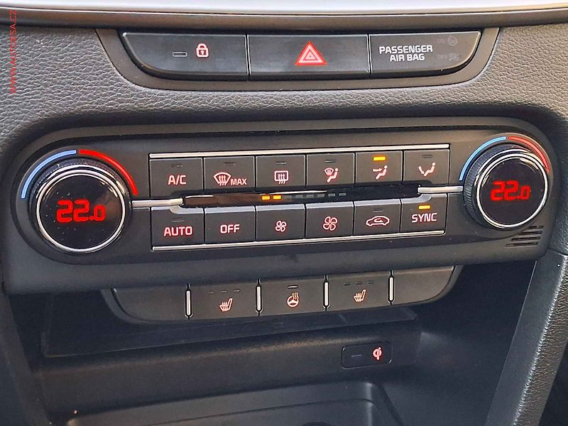 Kia Ceed (2022) 1.5T-GDi, 1.maj,ČR, Navigace - fotka 14 z 17