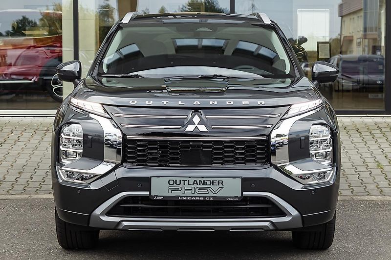Mitsubishi Outlander (2025) 2,4 PHEV 4WD  Instyle - fotka 2 z 26