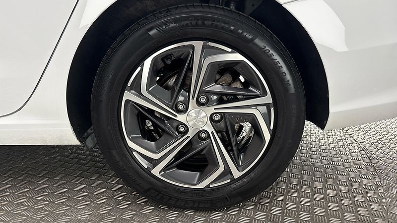 Hyundai i30 1.0 T-GDI Family Smart Kombi - fotka 19 z 24
