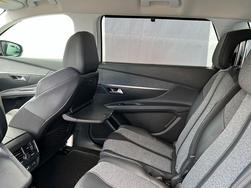 Peugeot 5008 (2018) 1.2PT 96kW A/T! 7míst! Allure! - fotka 19 z 41