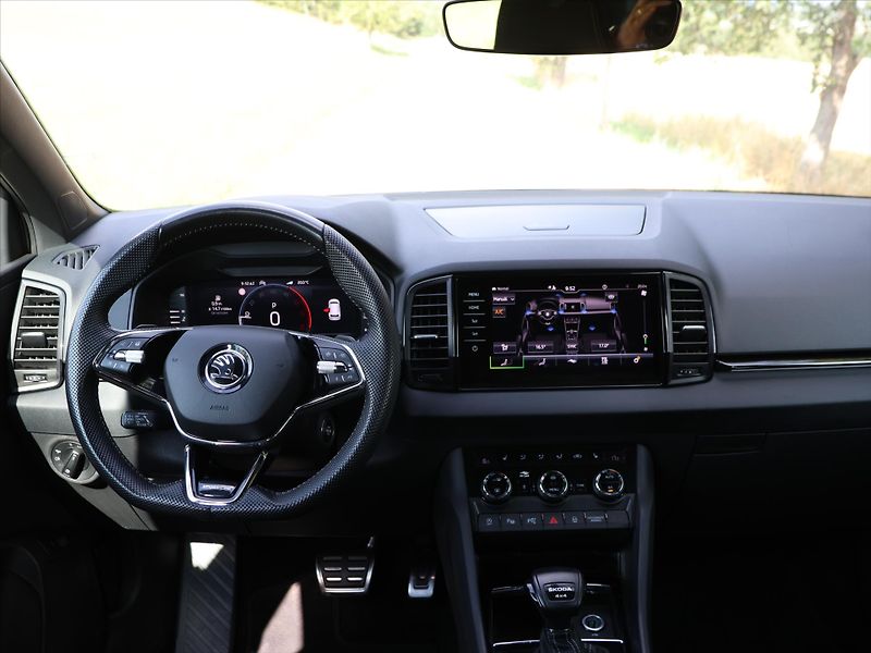 Škoda Karoq 2,0 TDI DSG 4x4 Sportline DPH - fotka 24 z 32