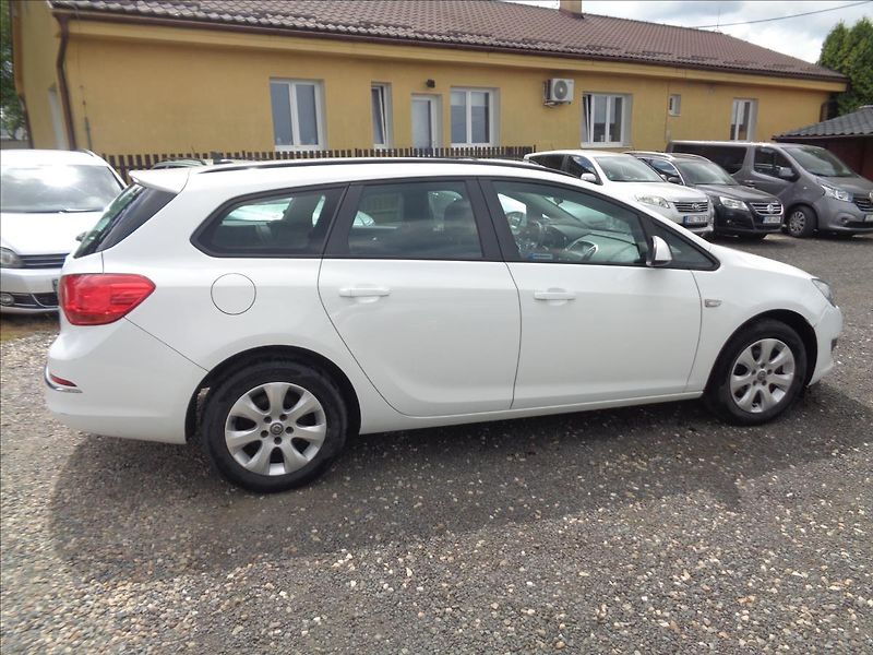 Opel Astra 1,7 - fotka 8 z 17