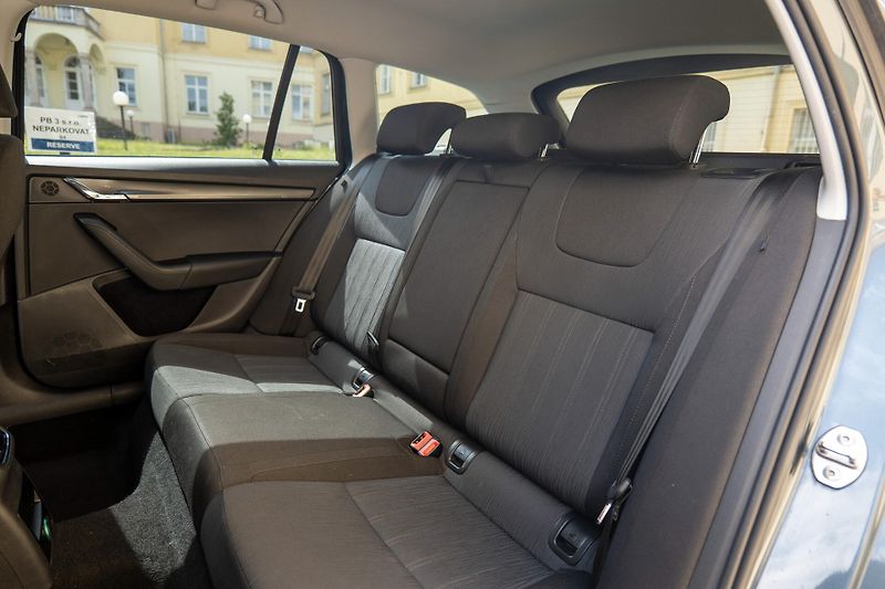 Škoda Octavia 1.4 TSI 110 kW Tažné CarPlay - fotka 13 z 31