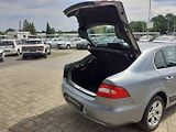 Škoda Superb (2009) 2.0 TDi  ČR - náhled 16