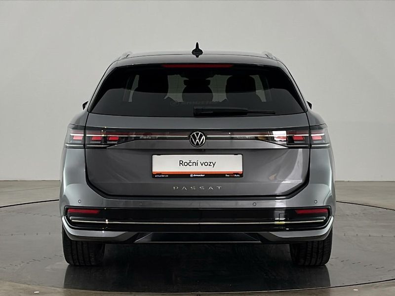 Volkswagen Passat 110kw DSG - fotka 17 z 31