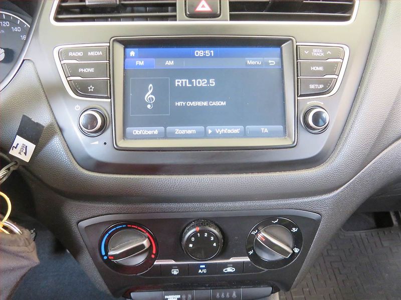 Hyundai i20 (2018) 1.2, Serv.kniha, Tempomat - fotka 12 z 16