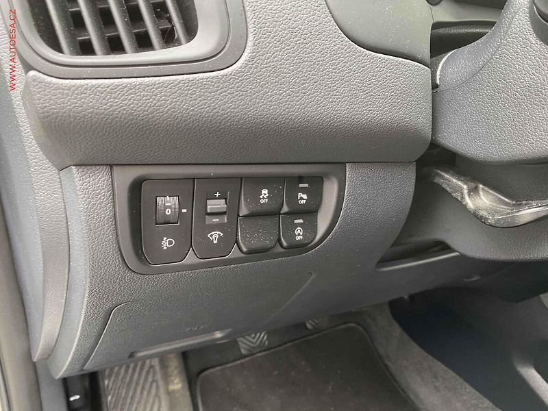 Kia Rio (2015) 1.4i, Edition, navi, kamera - fotka 15 z 18