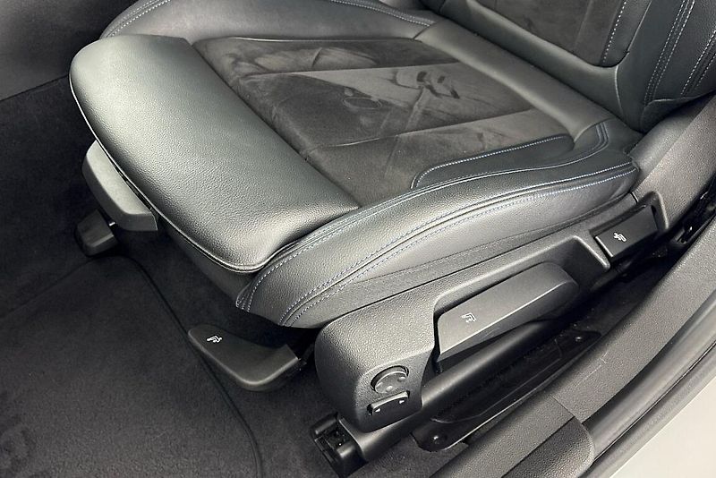 BMW Řada 3 320d xDrive - fotka 7 z 26