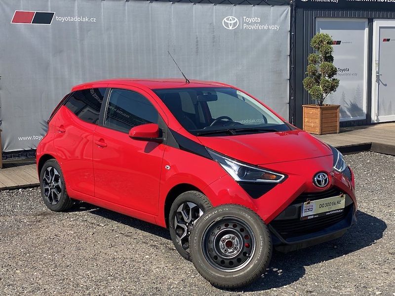 Toyota Aygo 1.0i, ČR, X-play, 9tis km - fotka 1 z 16