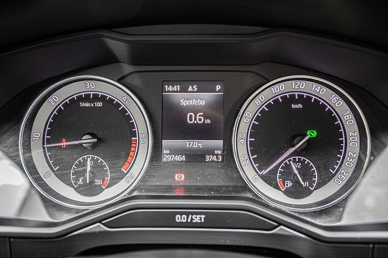 Škoda Superb - fotka 13 z 35