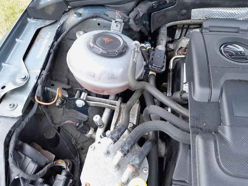Škoda Octavia 2,0 TDI DSG serviska 2x klíč - fotka 10 z 18