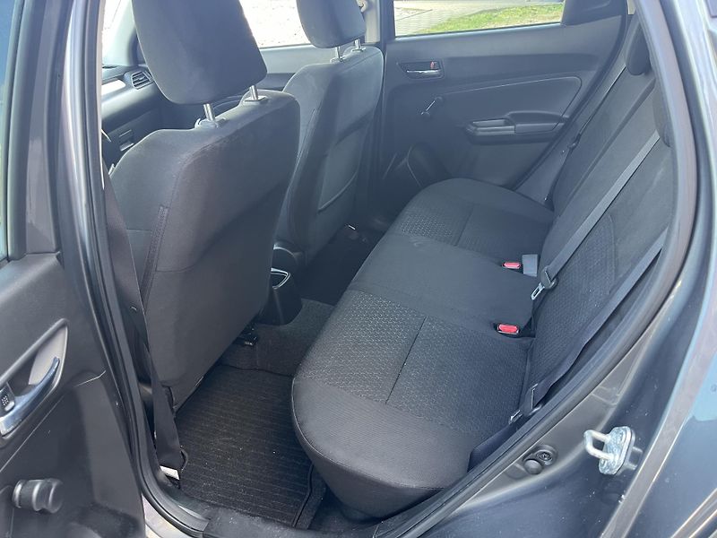 Suzuki Swift COMFORT 1.2 AUTOMAT, HYBRID - fotka 9 z 17