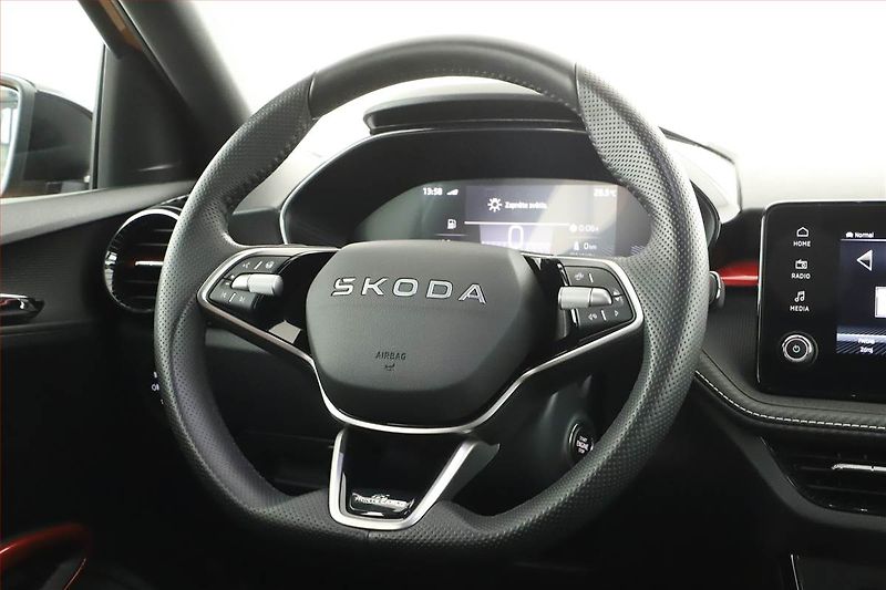 Škoda Fabia (2025) 1.0 TSI, MONTE CARLO, AUTOMAT - fotka 8 z 16