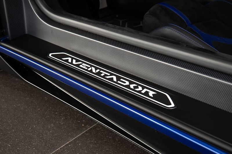 Lamborghini Aventador LP750-4 SV Roadster 1/599 - fotka 27 z 29