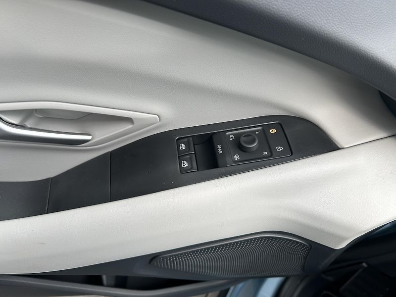Ford Explorer 52 kWh dojezd (125 kW/170 k) - fotka 15 z 34