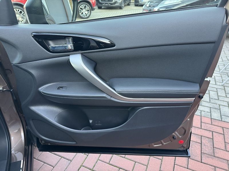 Mitsubishi Eclipse Cross (2019) 1.5 T-Mivec LED Blis Kamera - fotka 19 z 50