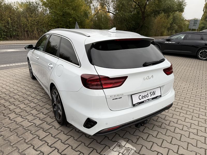 Kia Ceed SW (2021) TOP 1.5 T-GDI 7DCT 118 KW   - fotka 5 z 17