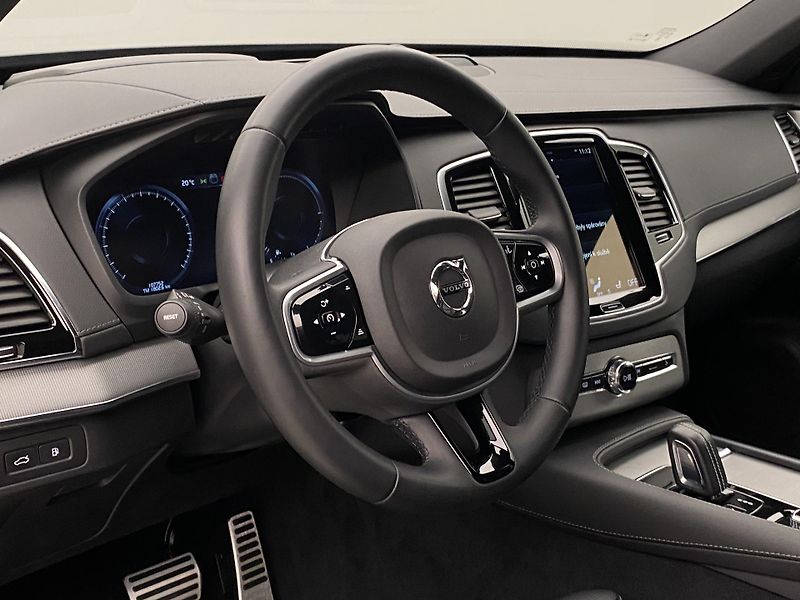 Volvo XC90 T8 AWD RECHARGE R-DESIGN 7míst - fotka 19 z 54