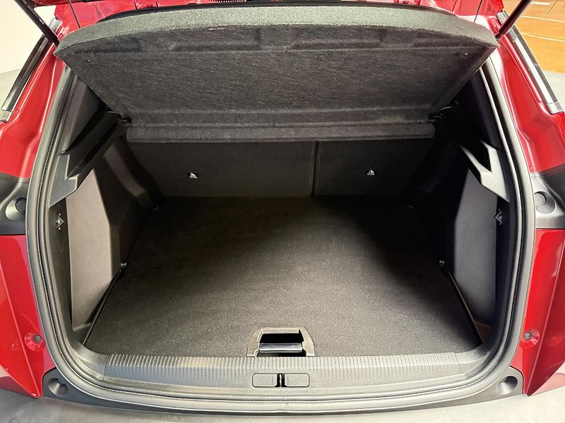 Peugeot 2008 ALLURE 1.2 PureTech 130 S&S EA - fotka 12 z 13