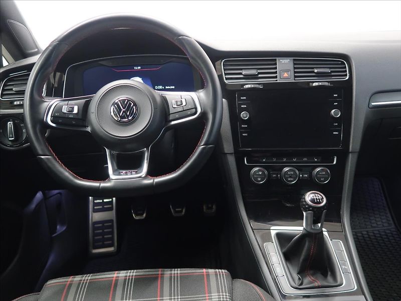 Volkswagen Golf 2,0 TSI 180kW GTI Performance - fotka 29 z 41