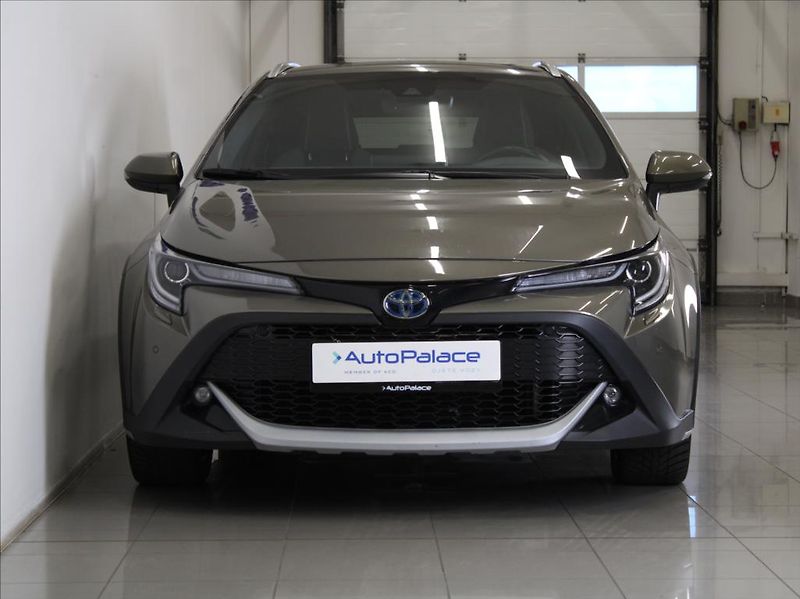 Toyota Corolla 2,0 HEV 135kW TREK 64tkm.ČR - fotka 2 z 28
