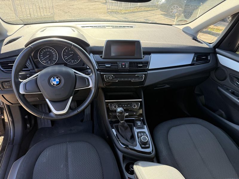 BMW Řada 2 (2015) 1.5 100kw spotřeba 4.9L2 - fotka 39 z 49