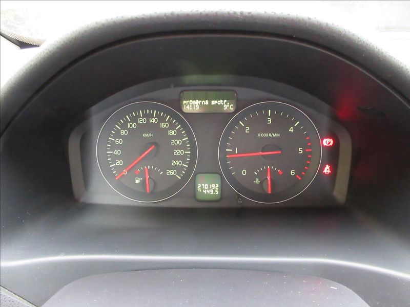 Volvo C70 2,0 D, Navi, Kůže, Xenon - fotka 23 z 28