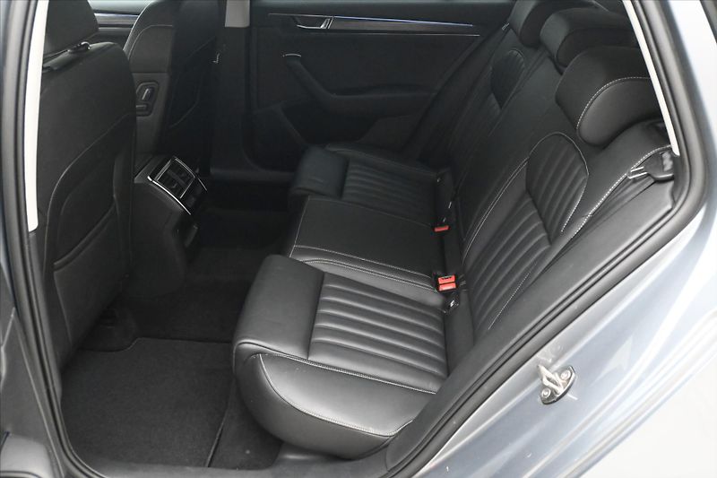 Škoda Superb 2,0 TDI 110 kW DSG Style Záruk - fotka 14 z 33