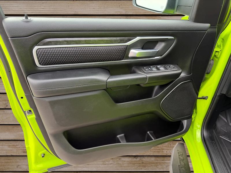 Dodge RAM (2022) +LEMON+HEMI+CREW CAB+ - fotka 15 z 23