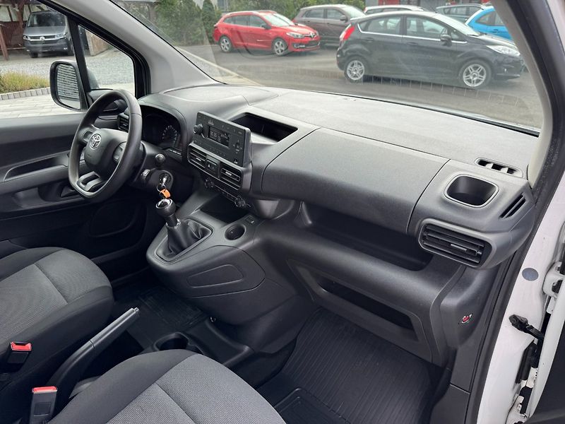 Toyota ProAce City (2020) L2 1.5D 75kW - fotka 21 z 29
