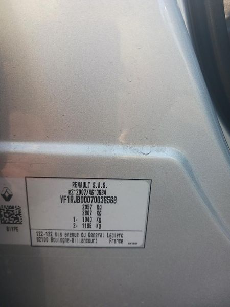 Renault Captur (2023) plug in hybrid - fotka 12 z 14