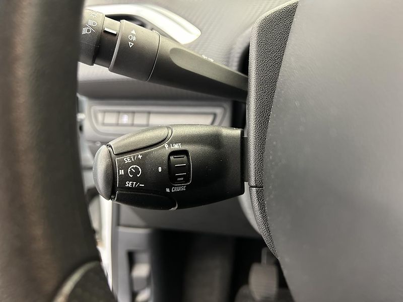 Peugeot 2008 1.2  Access - fotka 13 z 22