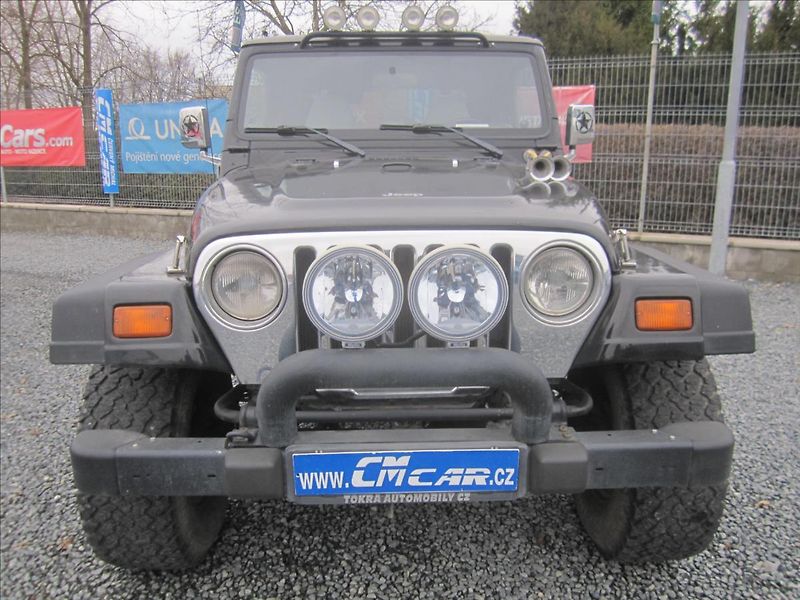 Jeep Wrangler 2.5i 4x4, Hardtop - fotka 2 z 38