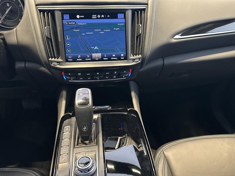 Maserati Levante (2021) GT 330HP Zegna Interior - fotka 17 z 18