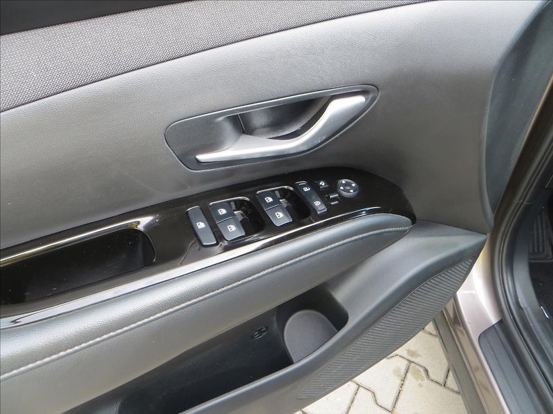 Hyundai Tucson 1,6 CRDi mHEV DCT Smart 100 kW - fotka 12 z 28