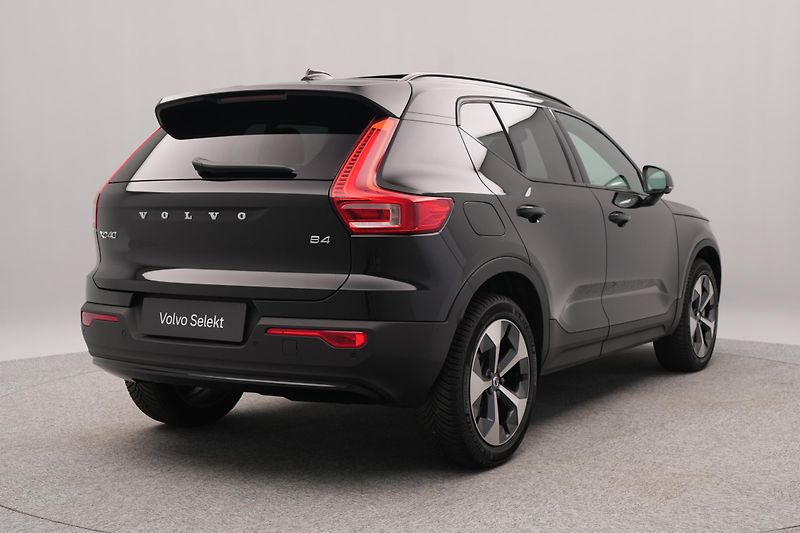 Volvo XC40 B4 DARK ULTRA REZERVACE - fotka 11 z 48