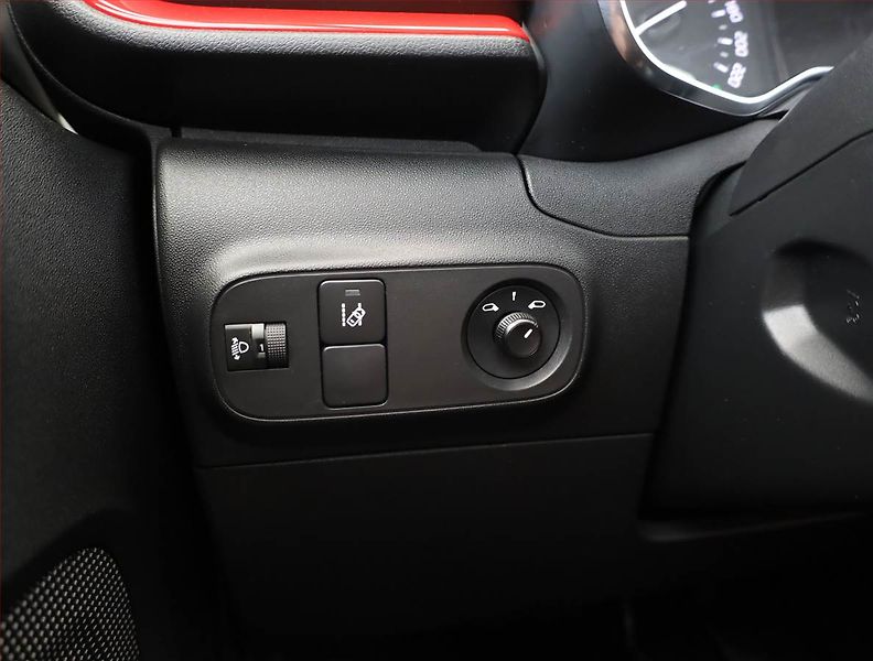 Citroën C3 (2018) 1.2 PureTech, Automat, Navi - fotka 17 z 19