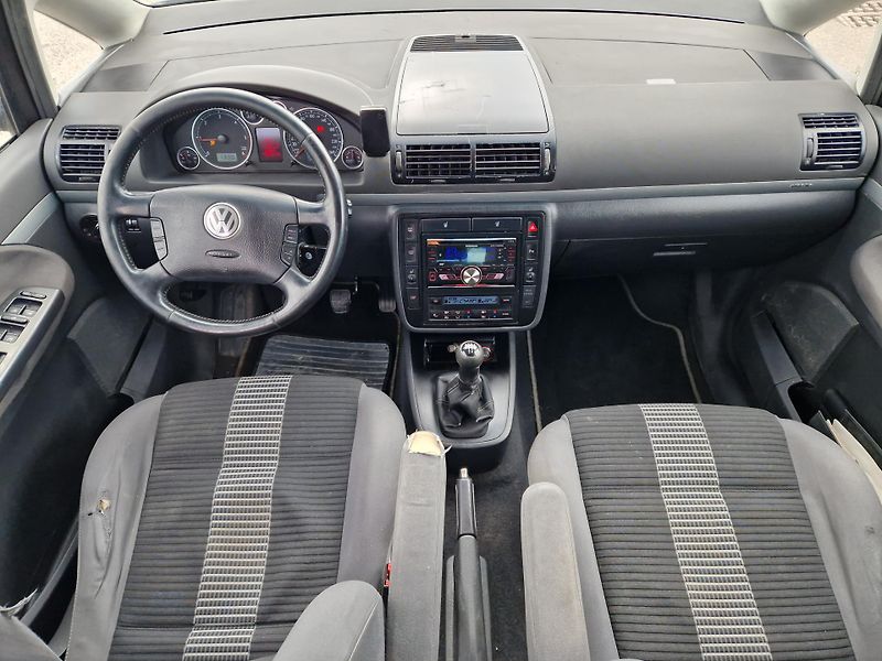 Volkswagen Sharan 2,0TDi na splátky všem! 7míst - fotka 9 z 11