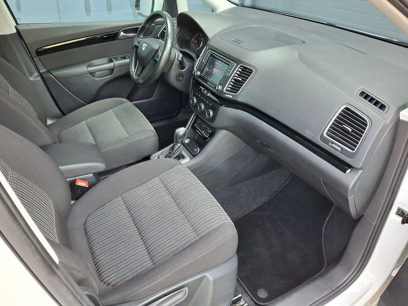 Seat Alhambra (2016) Style DSG 2,0TDi 135kW - fotka 14 z 35