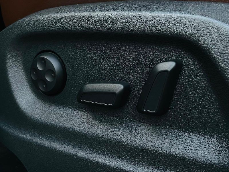 Volkswagen Tiguan 2.0TDI MANUÁL SENZORY 1MAJITEL - fotka 40 z 49