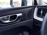 Volvo XC60 B5 AWD // PLUS DARK + sada kol - náhled 19