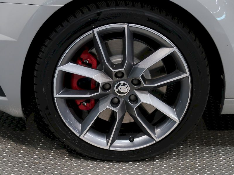 Škoda Octavia (2019) RS 2.0TSI 180KW DSG NAVI - fotka 12 z 39