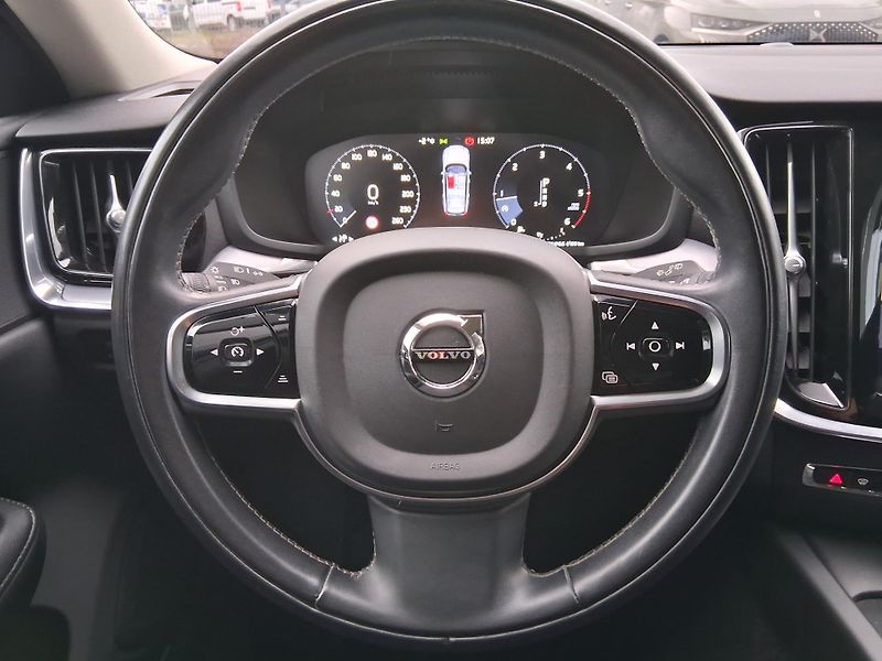 Volvo V60 MOMENTUM 2.0 D3 110 kW - fotka 11 z 27