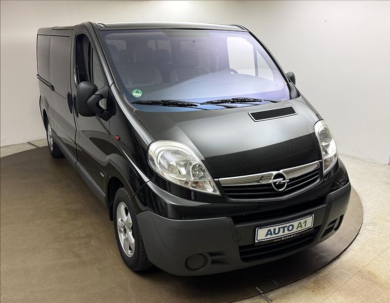 Opel Vivaro 2,5 107kW 9MÍST AC TAŽNÉ 1.MAJ - fotka 3 z 30