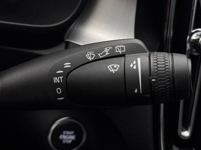 Volvo XC40 B3 DARK PLUS CZ REZERVACE - fotka 31 z 48