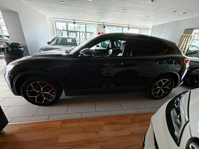 Alfa Romeo Stelvio 2,2d 154kW Q4 - fotka 4 z 38