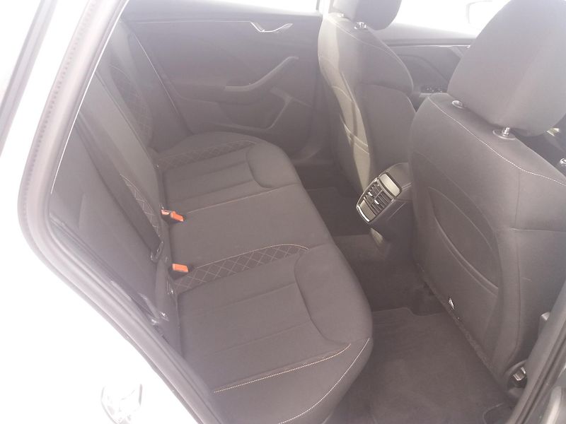 Škoda Scala 1.0TSi,70kW,LED,P.SENZOR,CEBIA - fotka 19 z 23