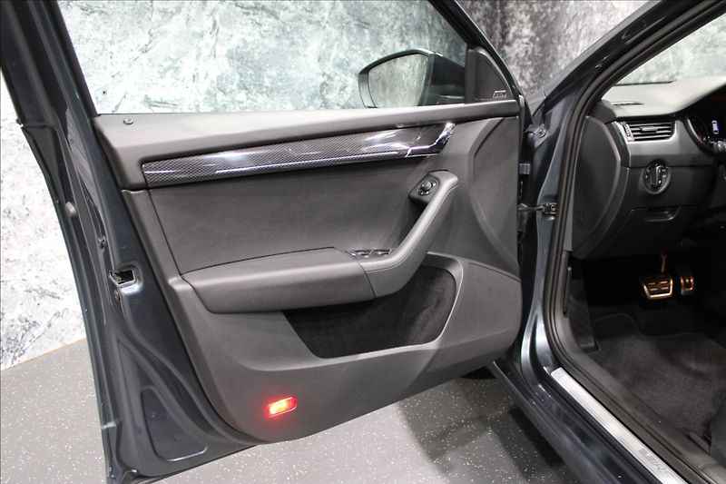 Škoda Octavia 2,0 TSI 169KW RS DSG - fotka 8 z 36