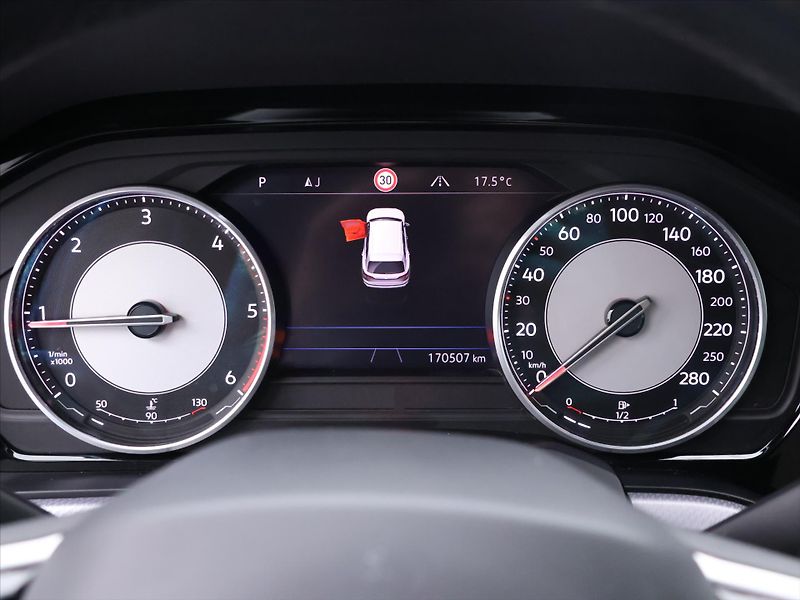 Volkswagen Touareg 3,0 R-Line Tiptronic CZ DPH - fotka 15 z 31