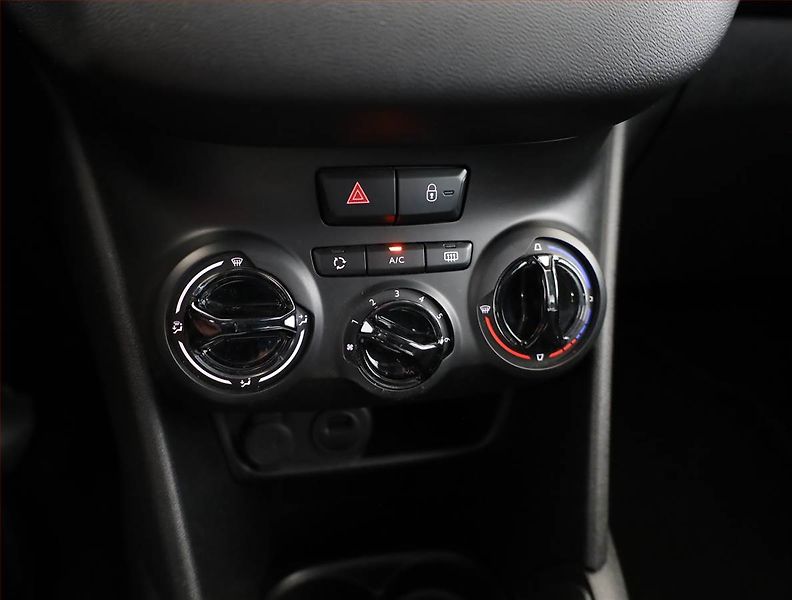 Peugeot 208 (2019) 1.2 PureTech, Serv.kniha - fotka 10 z 14